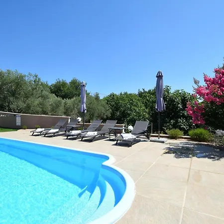 Frana Mit Privatem Pool By Interhome * Bajcici