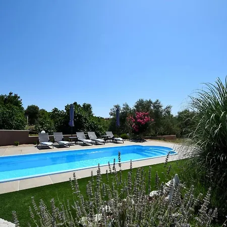 Frana Mit Privatem Pool By Interhome Hébergement de vacances *