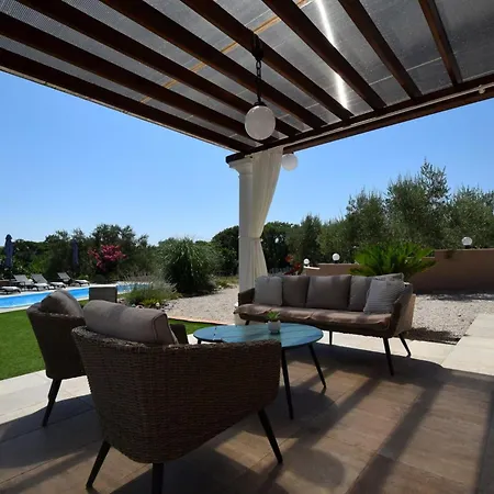 Frana Mit Privatem Pool By Interhome Hébergement de vacances Bajcici