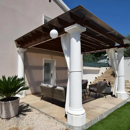 Frana Mit Privatem Pool By Interhome * Bajcici