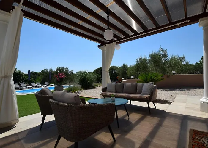 Frana Mit Privatem Pool By Interhome Hébergement de vacances Bajcici