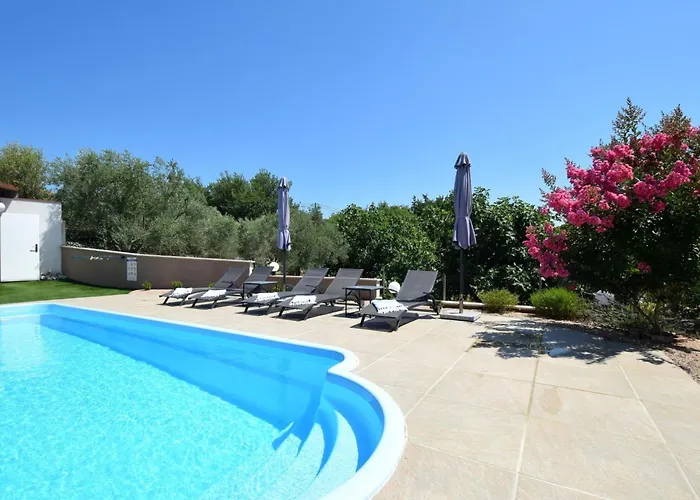 Frana Mit Privatem Pool By Interhome * Bajcici