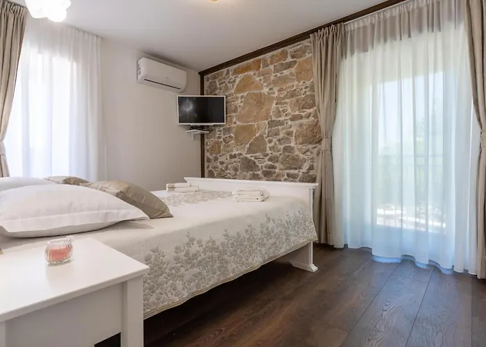 Frana Mit Privatem Pool By Interhome Hébergement de vacances Bajcici