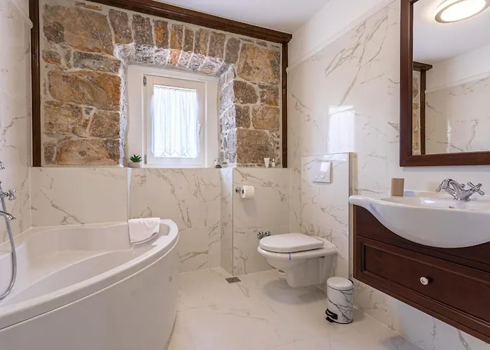 Frana Mit Privatem Pool By Interhome