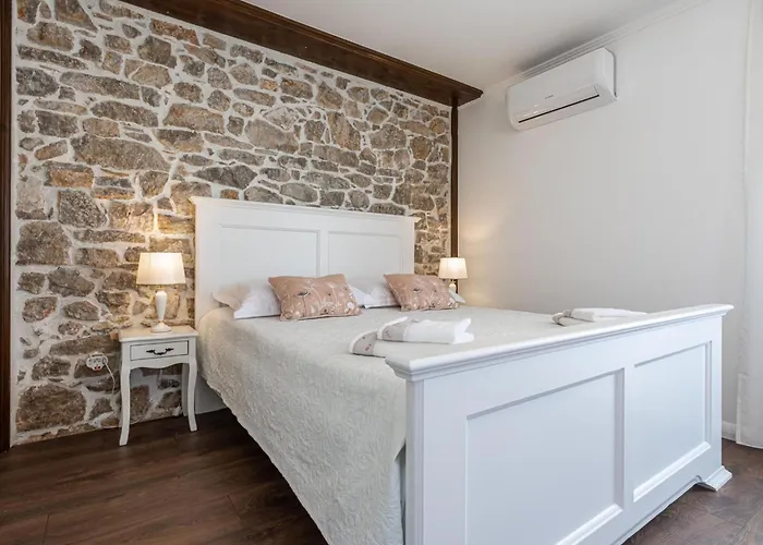 Frana Mit Privatem Pool By Interhome Hébergement de vacances Bajcici