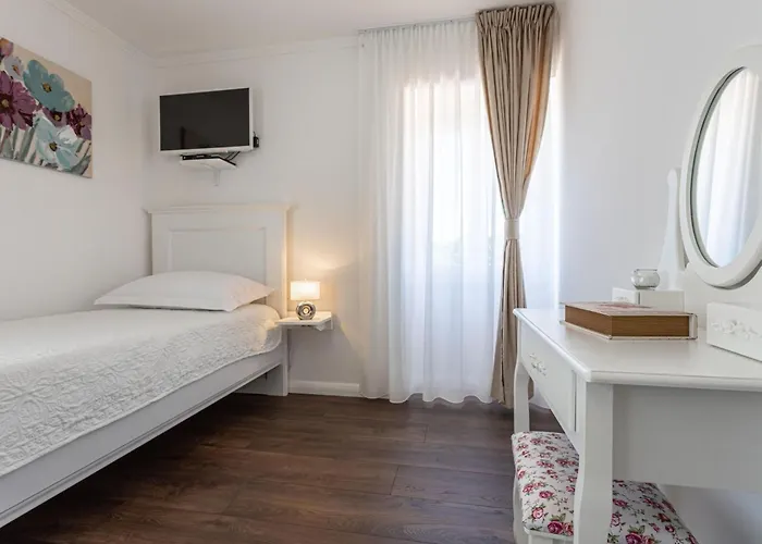 Frana Mit Privatem Pool By Interhome *