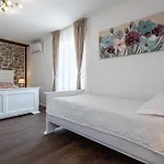 Nyaraló Frana Mit Privatem Pool By Interhome Bajčići