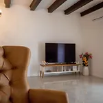 Frana Mit Privatem Pool By Interhome Nyaraló *