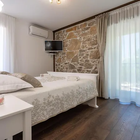 Frana Mit Privatem Pool By Interhome Tatil Evi Bajcici