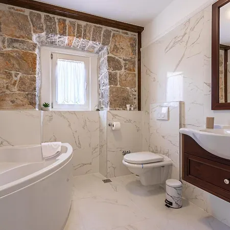 Frana Mit Privatem Pool By Interhome