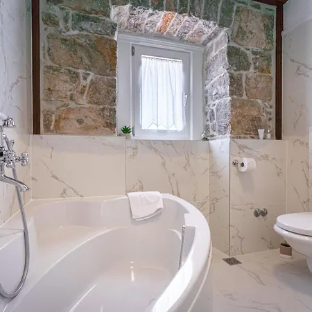 Frana Mit Privatem Pool By Interhome *